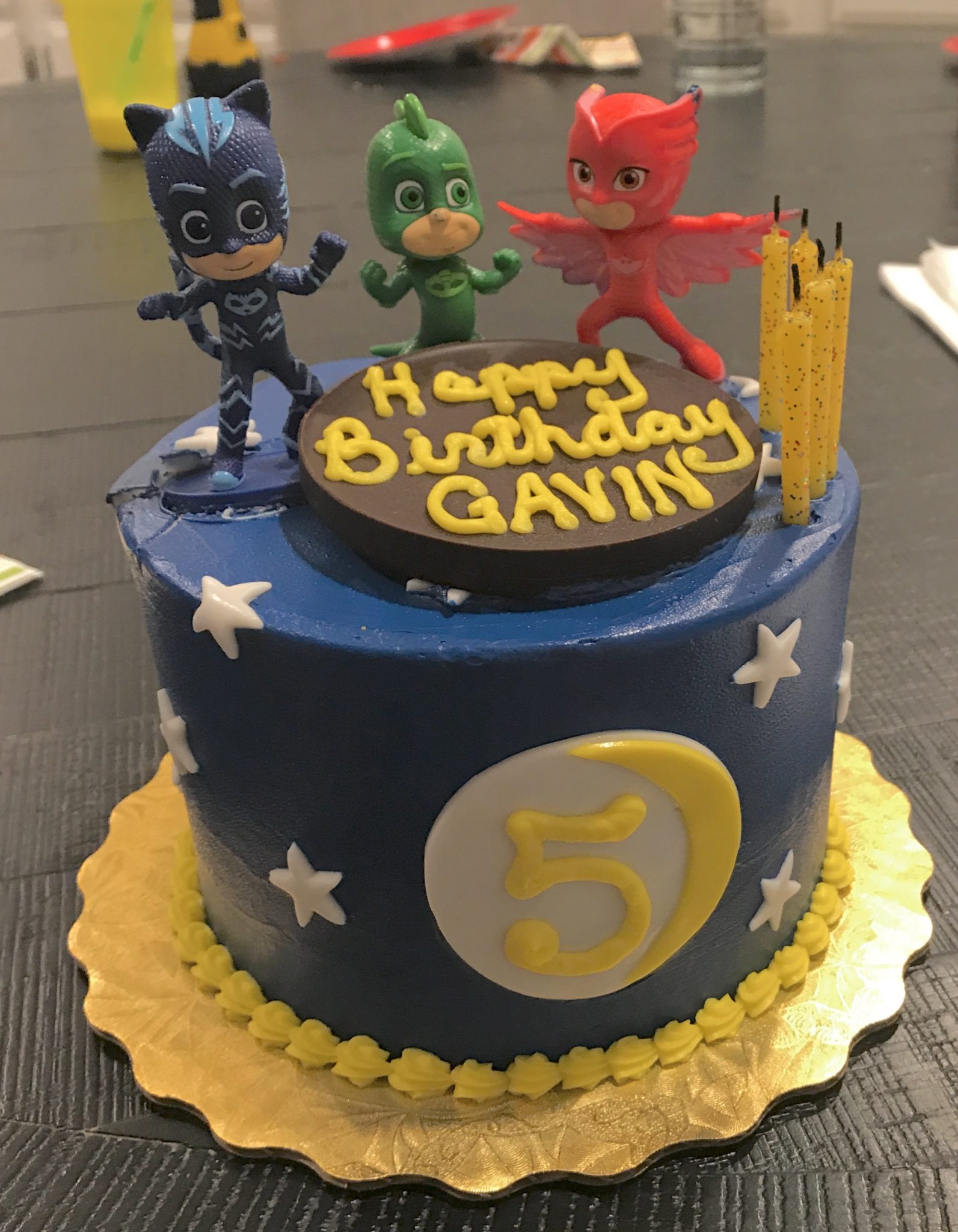 PJ Masks Birthday Cake - Complete Party DIY Plan, shopping guide, ideas and inspo! Super Gekko, Luna Girl, Owlette, and more! Cake table, backdrops, toppers, DIY!
#pjmasksparty
#pjmasks
#supergekkoparty
#supergekko
#gekkocake
#diy
#diyparty
#partyideas
#kidsparties
#genderneutralparties
#partyfavors