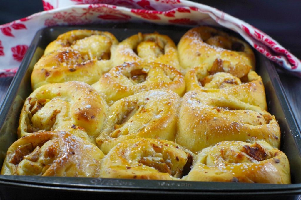 Gruyère Apple Pie Cinnamon Roll - Easy Beginner Recipe for Bread Machine. First time making homemade bread in your breadmaker? Find 6 SUPER EASY sweet and savory bread machine recipes made with pantry ingredients you have on hand! #breadmachine #breadmaker #freshbread #breadrecipes #recipes #DIY #homemade #easyrecipes 