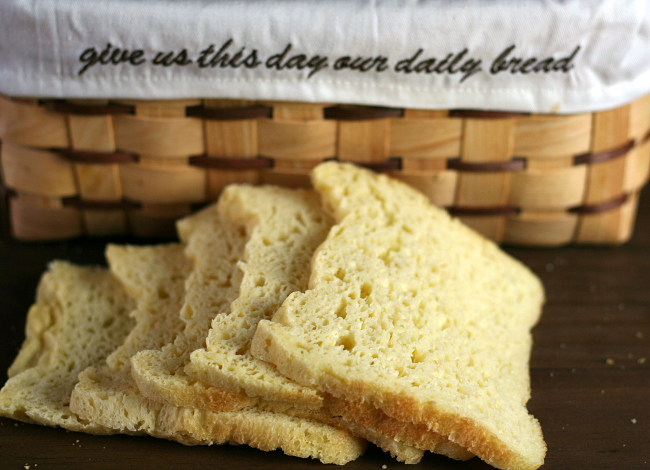 First time making homemade bread in your breadmaker? Find 6 SUPER EASY sweet and savory bread machine recipes made with pantry ingredients you have on hand! #breadmachine #breadmaker #freshbread #breadrecipes #recipes #DIY #homemade #easyrecipes